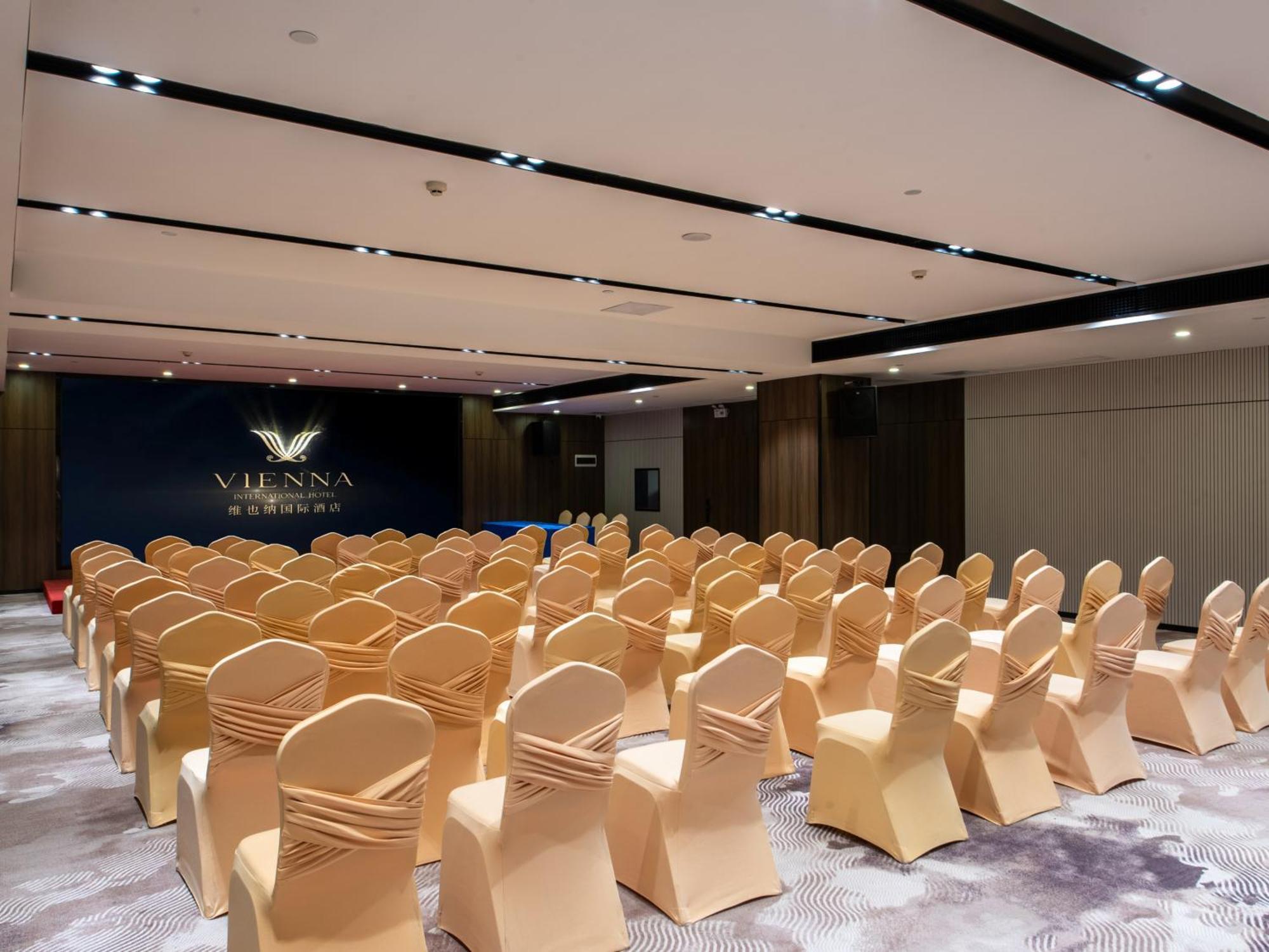 Vienna International Hotel Guangzhou Baiyun International Conference Center Екстер'єр фото