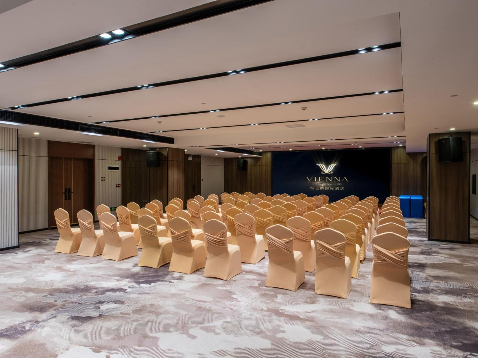 Vienna International Hotel Guangzhou Baiyun International Conference Center Екстер'єр фото