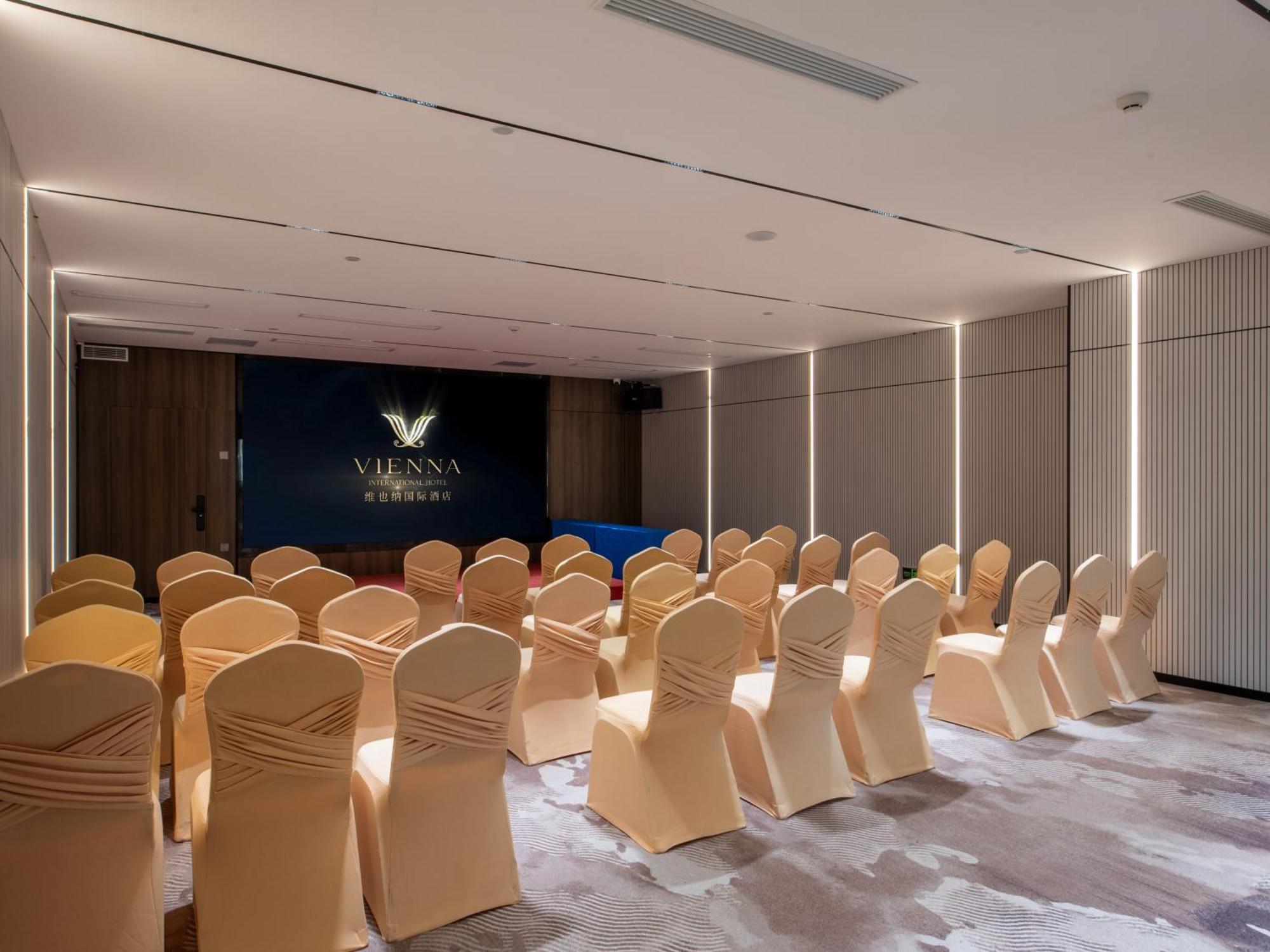 Vienna International Hotel Guangzhou Baiyun International Conference Center Екстер'єр фото