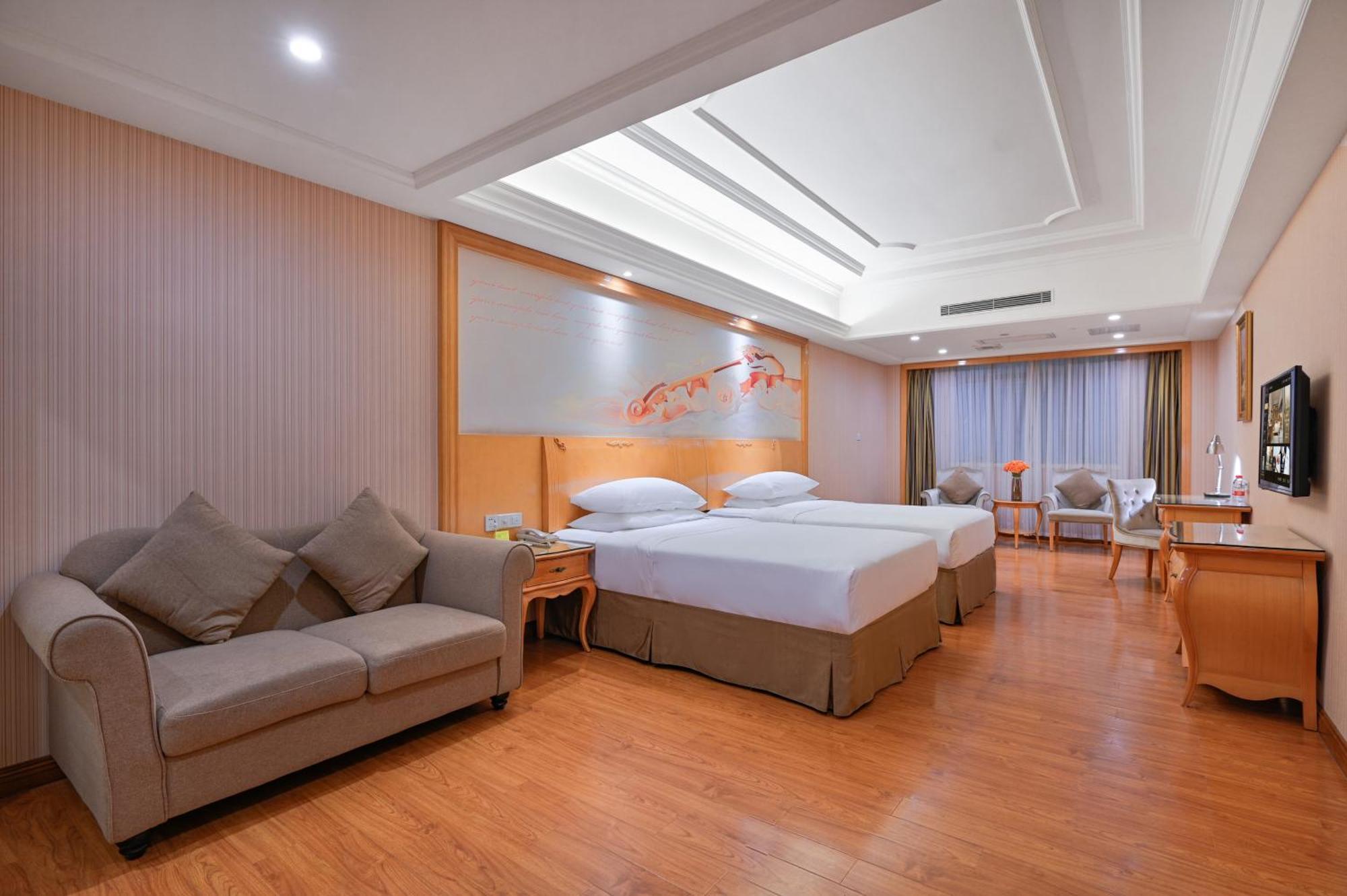 Vienna International Hotel Guangzhou Baiyun International Conference Center Екстер'єр фото
